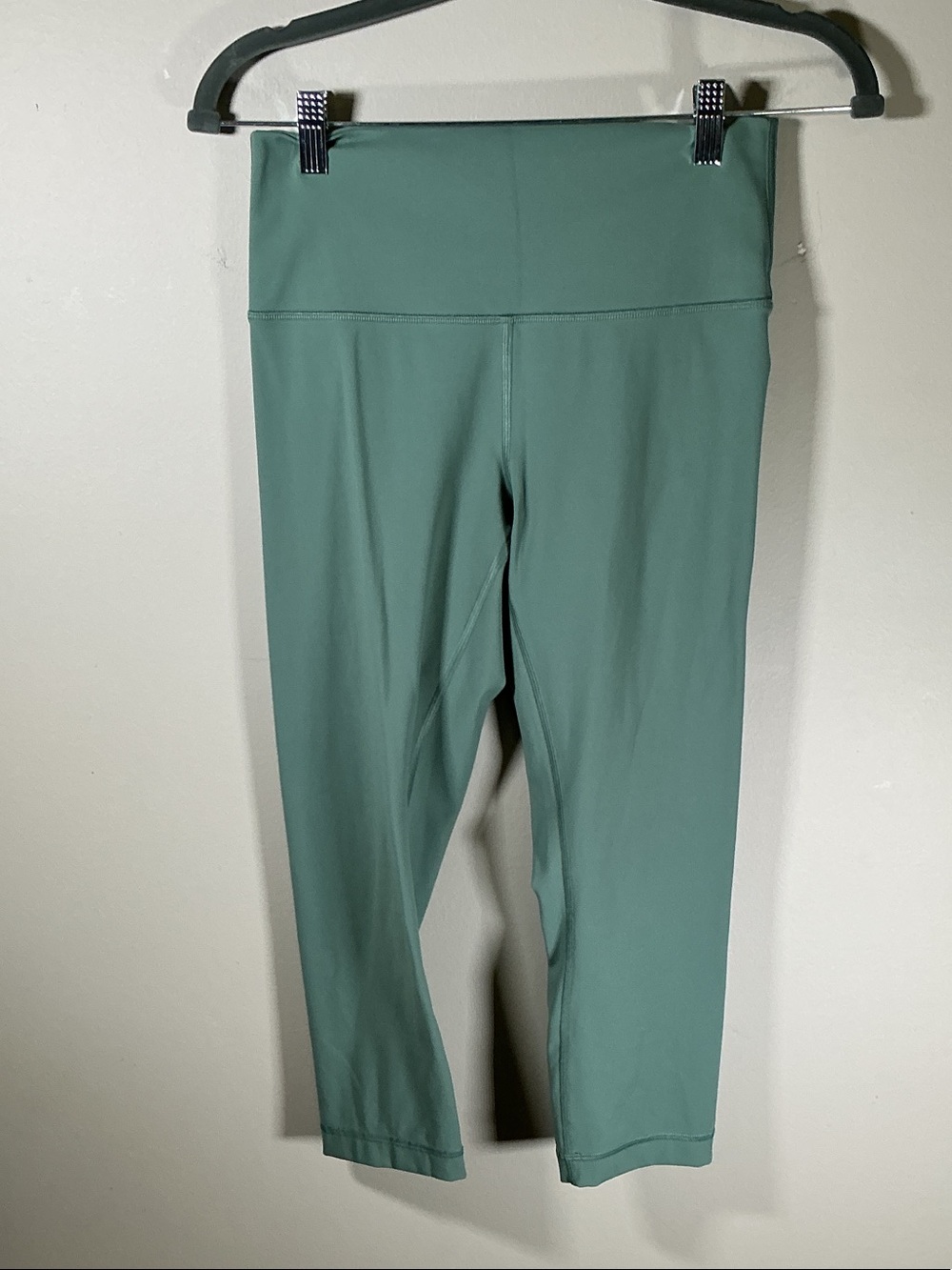 Lululemon Sage Green High Rise Cropped Leggings Size 6 Athletic Yoga Pants